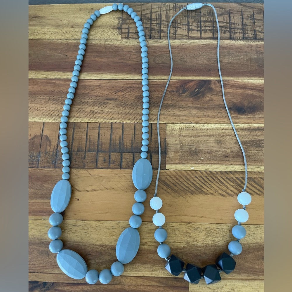 Teething necklaces lot